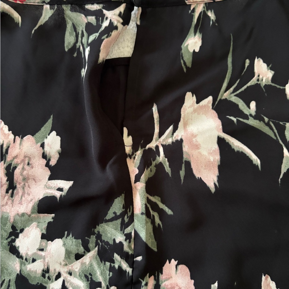 Vince Camuto Women’s Flared Sleeves Black,Red,Blouse Floral Print Size XL - Picture 4 of 7